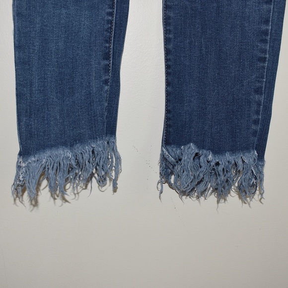 ✨️Boutique Frayed Fringe Hem Skinny Jeans - Picture 5 of 6